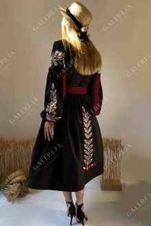 Dress embroidered "Colossus"