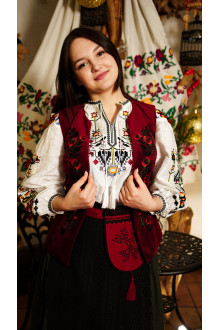 Women’s embroidered shirt “Family Tree”