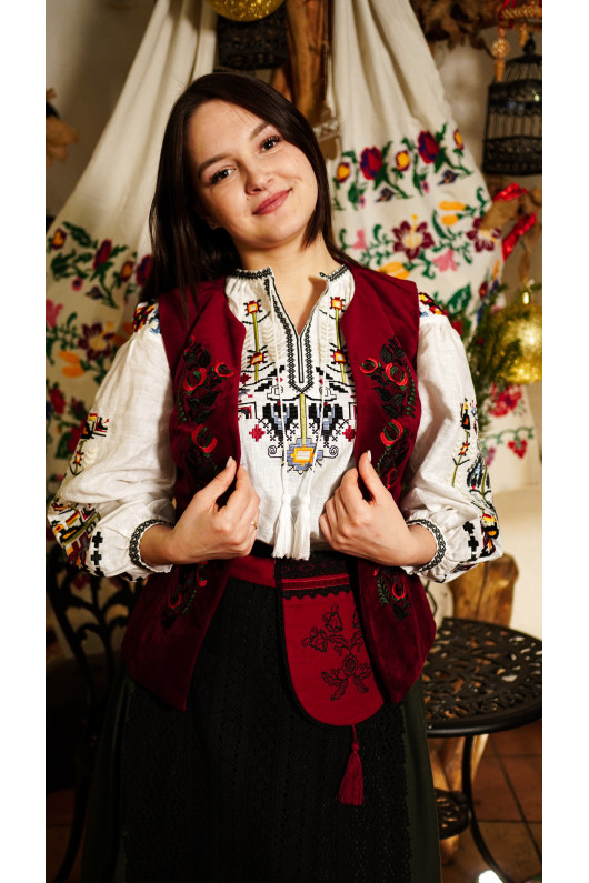 Women’s embroidered shirt “Family Tree”