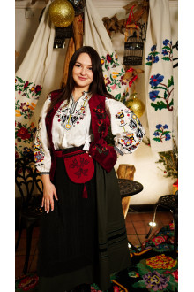 Women’s embroidered shirt “Family Tree”