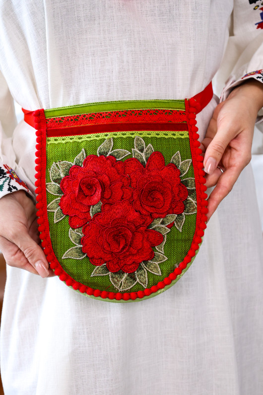 Embroidered pocket "Red Rose"