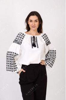 Women's embroidered shirt "Nezlamna"