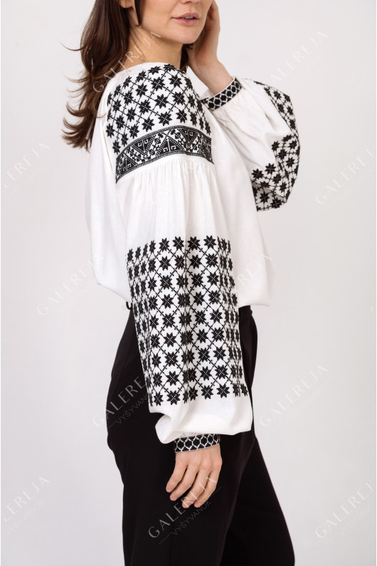 Women's embroidered shirt "Nezlamna"