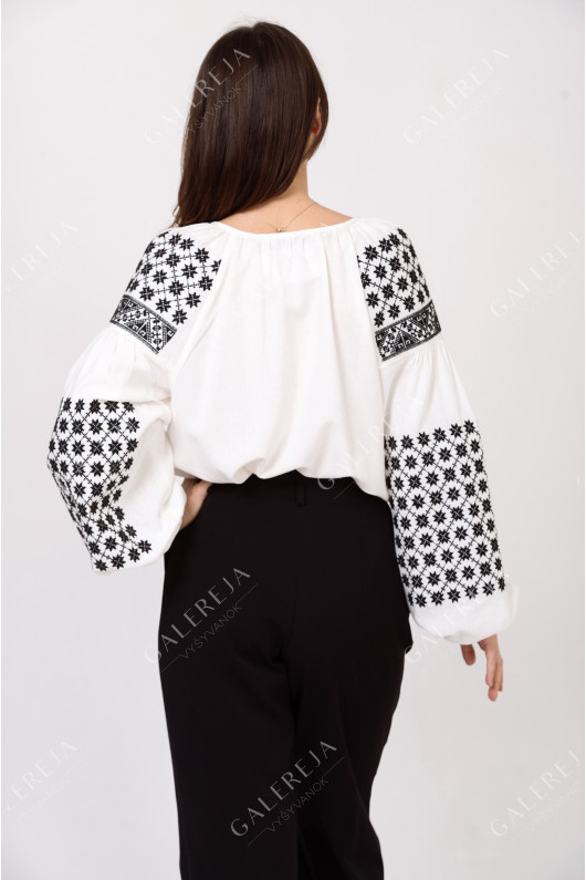 Women's embroidered shirt "Nezlamna"