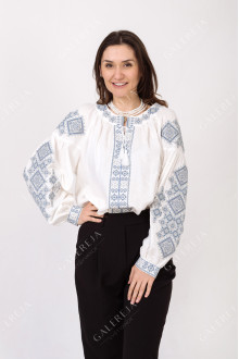 Women's embroidered shirt "Tadeya"