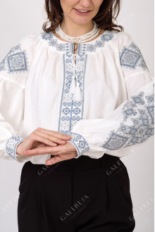 Women's embroidered shirt "Tadeya"